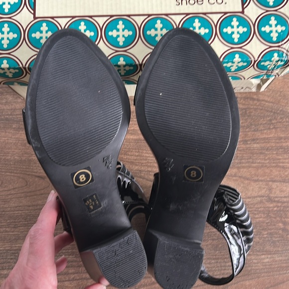 Charleston shoe company, Tribeca black mesh sandals, size 8 - Picture 5 of 9